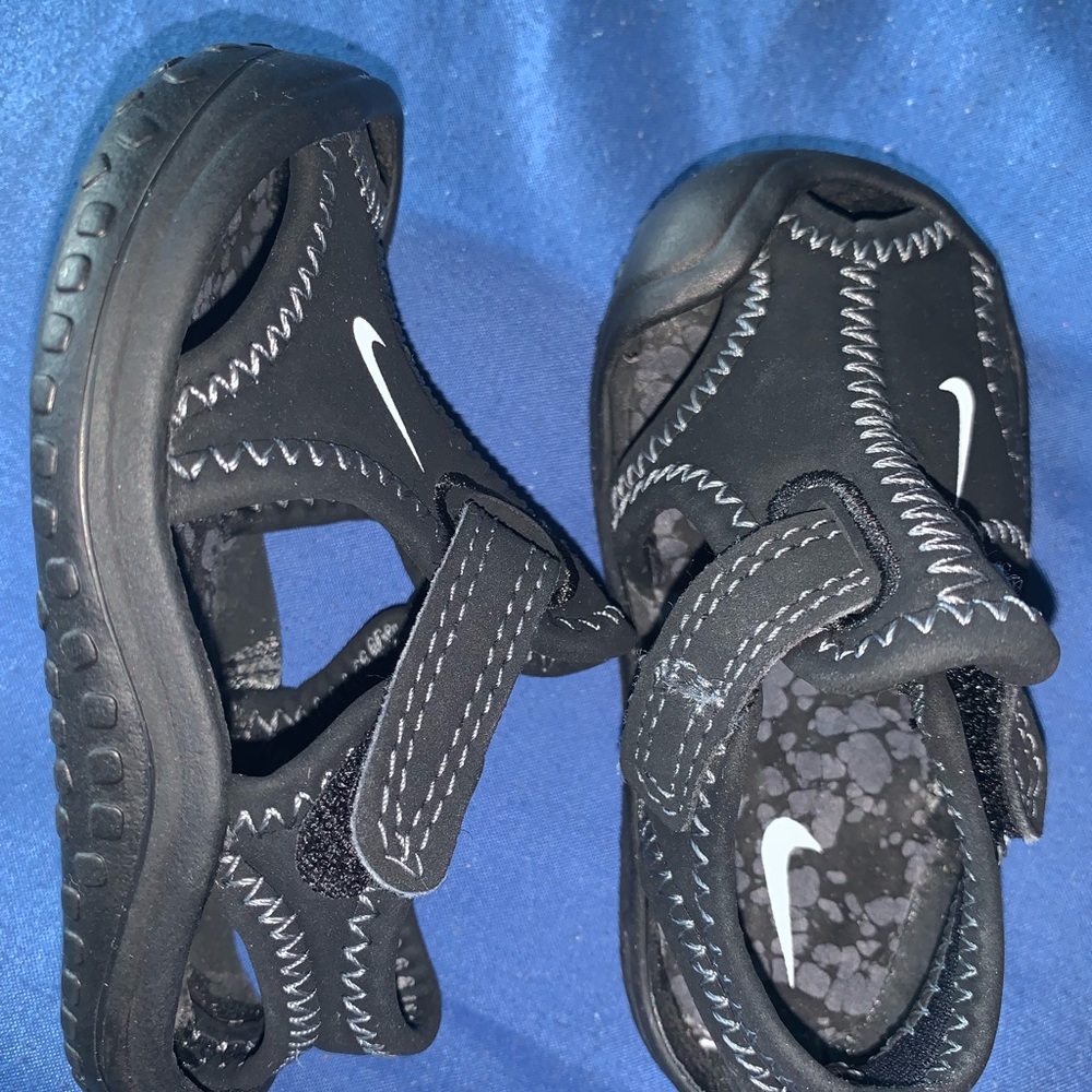 EUC Nike Sandals